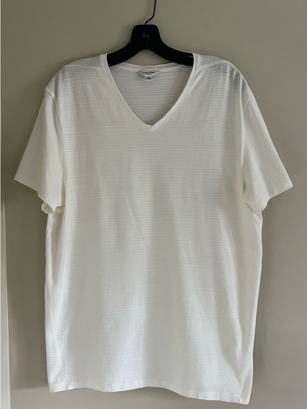 Calvin Klein Men's Off-White Short-Sleeve V neck Tee Size: XL MSRP:  $89
